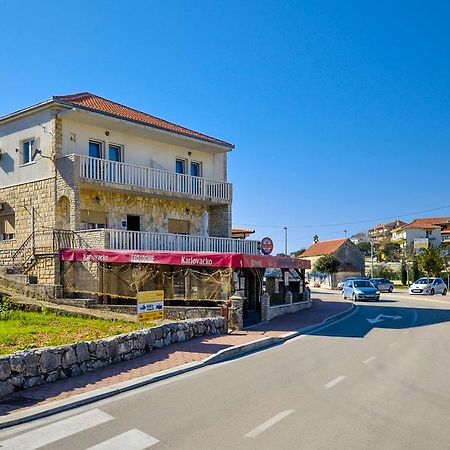 Apartments Jakov Marina Exterior foto